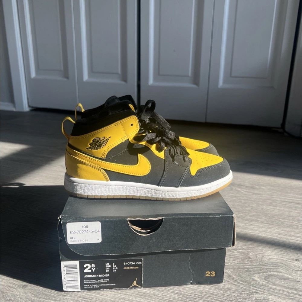 Nike Air Jordan 1 Retro Mid New Love size 2.5y